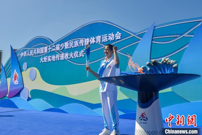 三亚举办全国少数民族运动会火炬海陆空接力传
