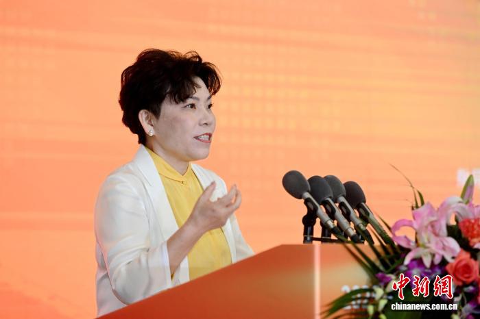 乒乓球奥运冠军邓亚萍：科技与社区共筑养老团