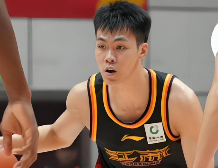 江苏男篮绝杀广东，庞峥麟23+7助攻成关键先生，