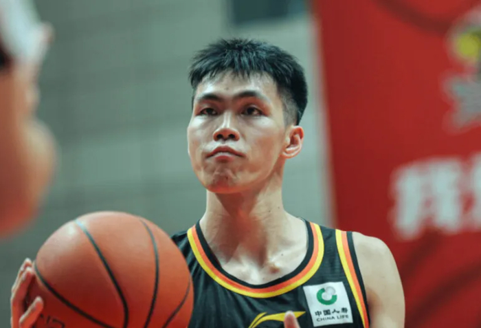江苏男篮绝杀广东，庞峥麟23+7助攻成关键先生，