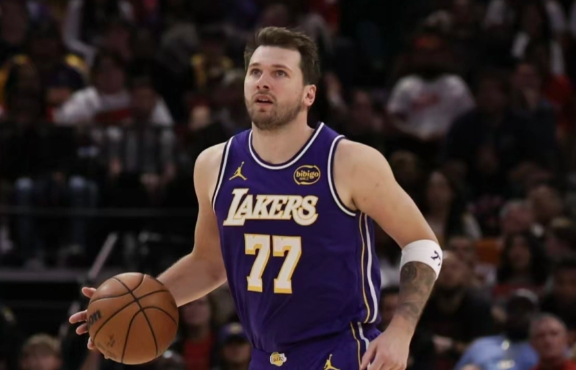 湖人客场惜败活塞 东契奇关键三分未中终结9连胜