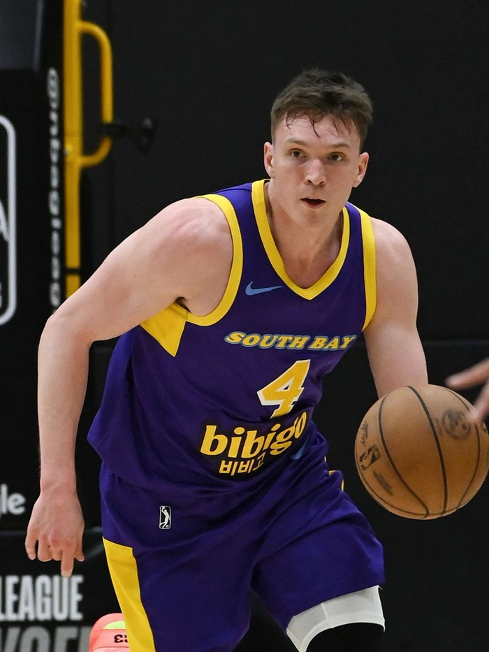 南湾湖人险胜毒蛇挺进西决 将迎国王挑战