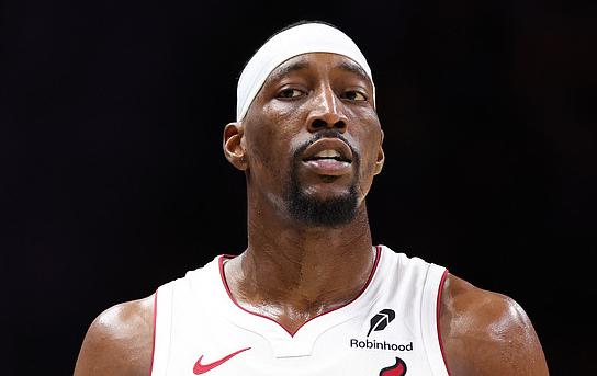 阿德巴约：赛场责任重于商业事务 直言表达观点