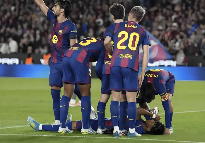 巴萨联赛登顶却陷三重危机：亚马尔伤退、VAR争