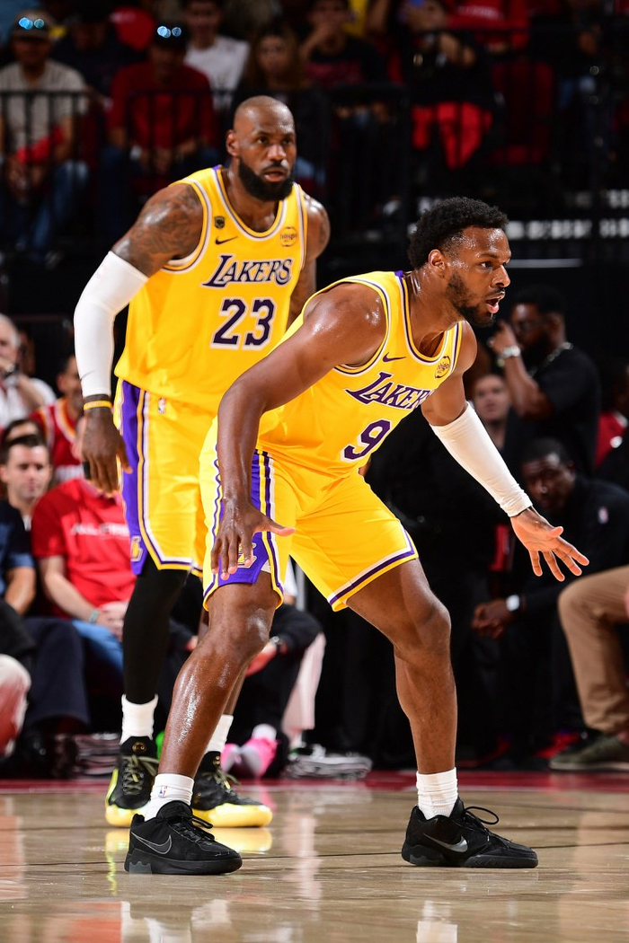 湖人加时逆转火箭大比分3-0领先 布朗尼贡献5分正