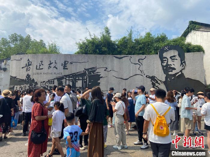 鲁迅故里变身亚运打卡胜地 游客沉浸式体验文化